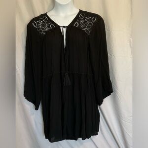 Aveology Plus Size Tiered Swing Tunic.  Black.  Size 26/28.  Tie neckline.
